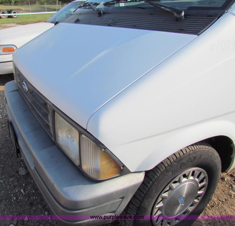 image for item E8132 1994 Ford Aerostar cargo van