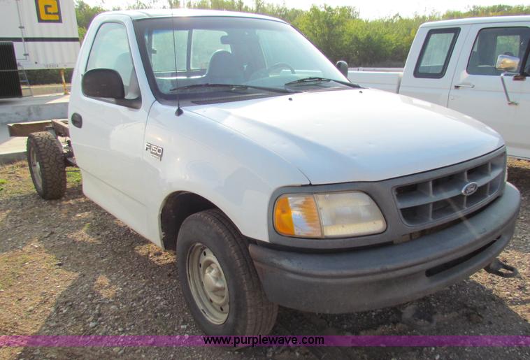 image for item E8134 1998 Ford F150 pickup truck cab and chassis