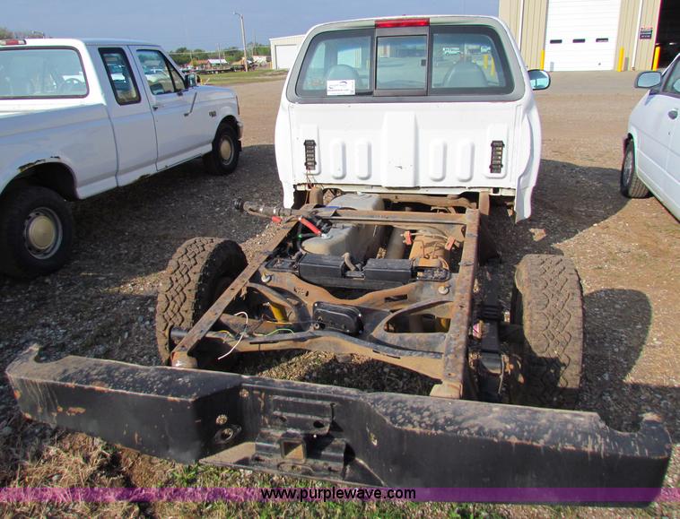 image for item E8134 1998 Ford F150 pickup truck cab and chassis