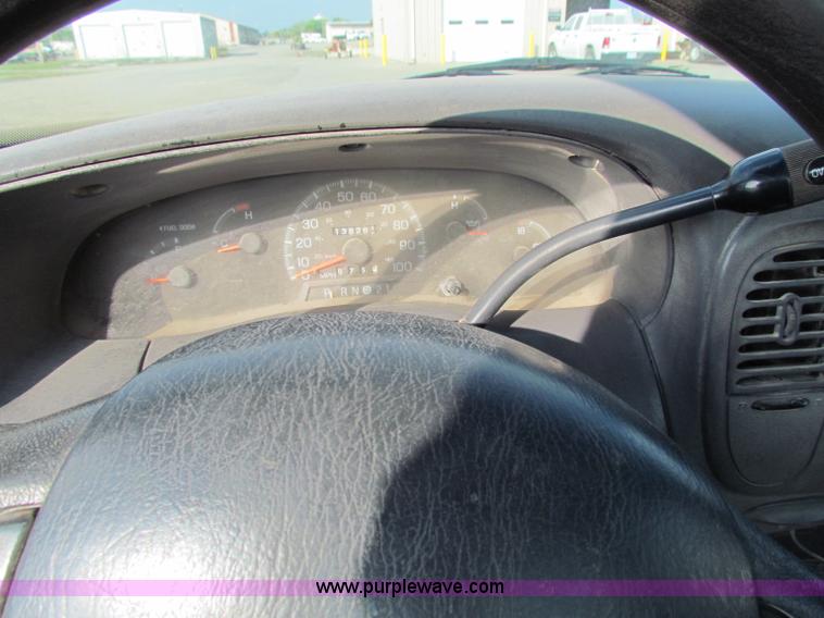 image for item E8134 1998 Ford F150 pickup truck cab and chassis