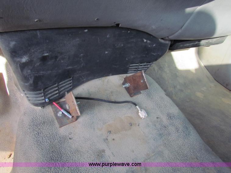 image for item E8134 1998 Ford F150 pickup truck cab and chassis