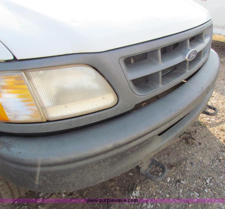 image for item E8134 1998 Ford F150 pickup truck cab and chassis