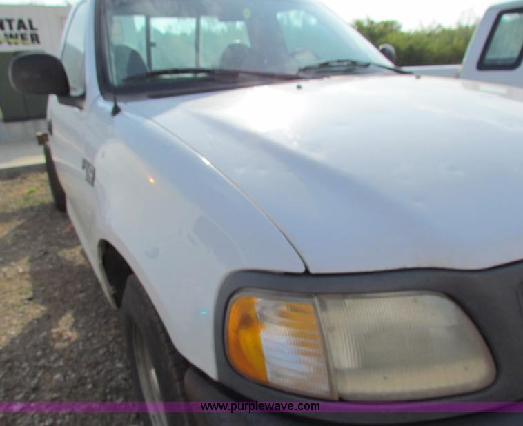 image for item E8134 1998 Ford F150 pickup truck cab and chassis