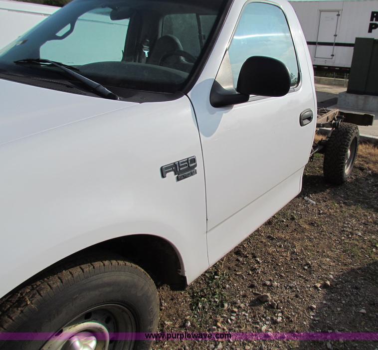 image for item E8134 1998 Ford F150 pickup truck cab and chassis