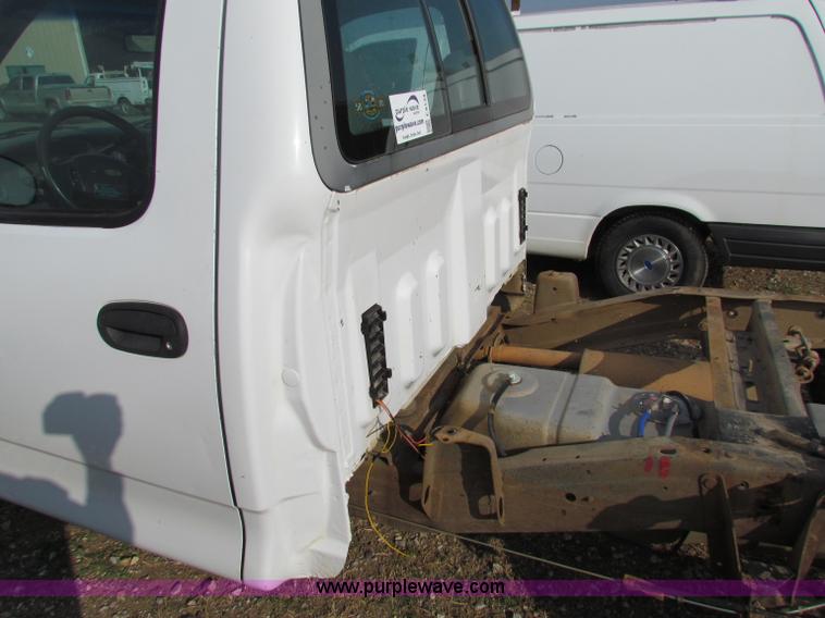 image for item E8134 1998 Ford F150 pickup truck cab and chassis