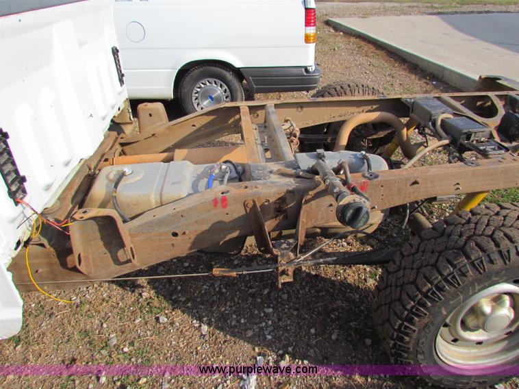 image for item E8134 1998 Ford F150 pickup truck cab and chassis