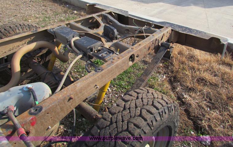 image for item E8134 1998 Ford F150 pickup truck cab and chassis