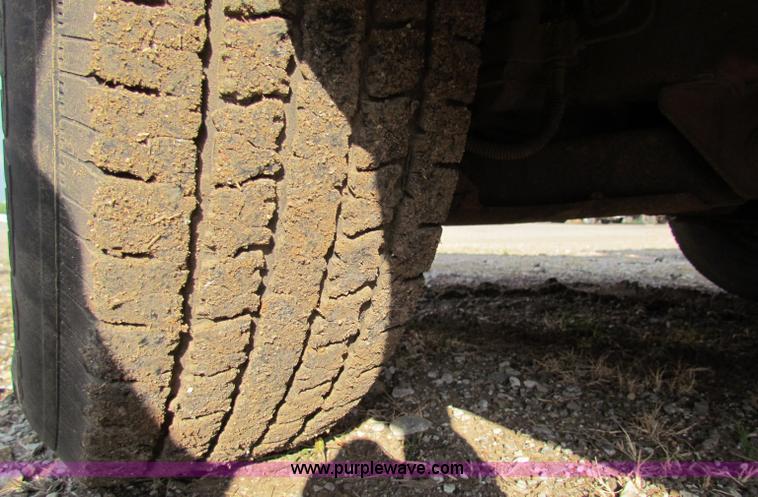 image for item E8134 1998 Ford F150 pickup truck cab and chassis