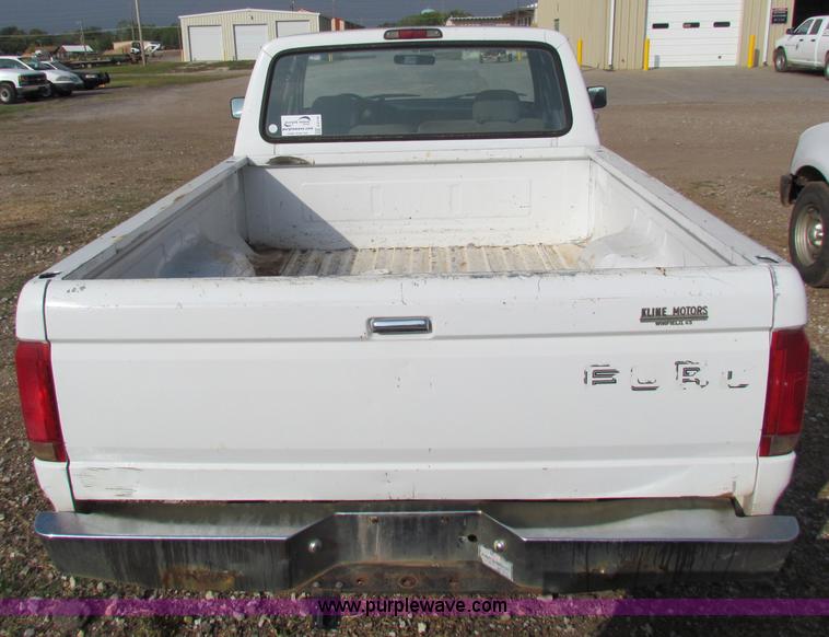 image for item E8135 1994 Ford F150 pickup truck
