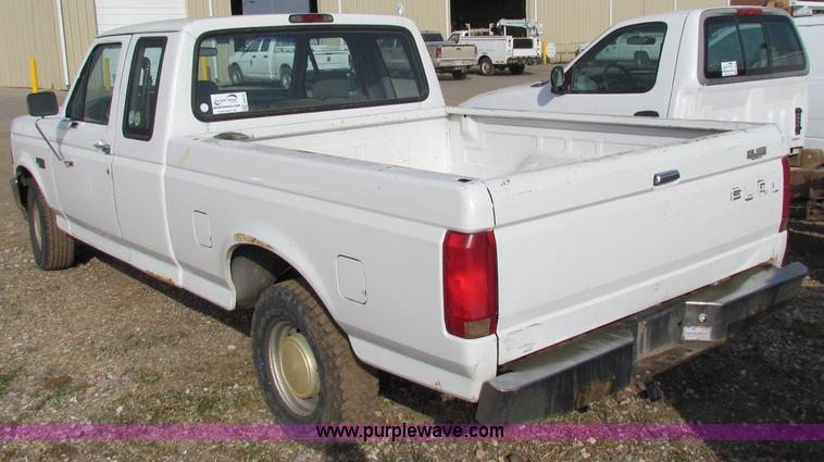 image for item E8135 1994 Ford F150 pickup truck
