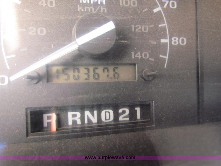 image for item E8135 1994 Ford F150 pickup truck