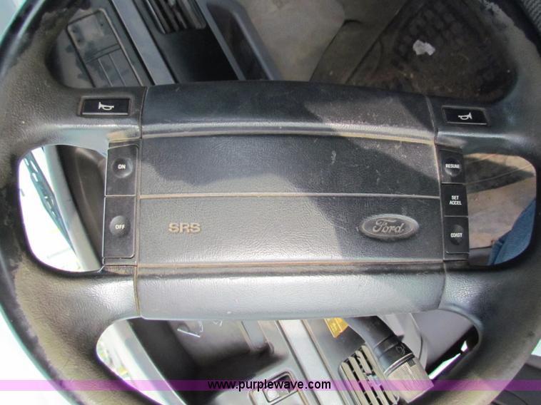 image for item E8135 1994 Ford F150 pickup truck