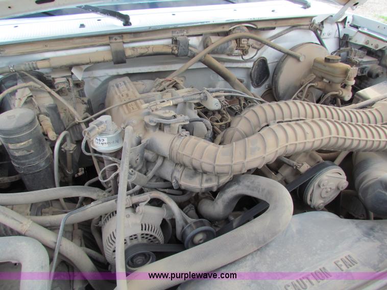 image for item E8135 1994 Ford F150 pickup truck