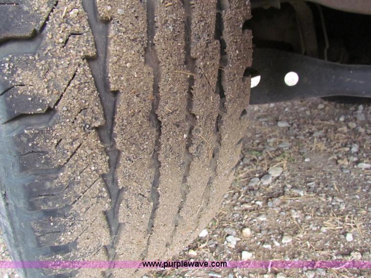 image for item E8135 1994 Ford F150 pickup truck