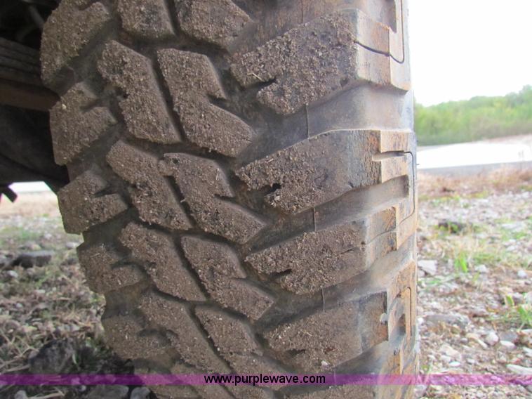 image for item E8135 1994 Ford F150 pickup truck