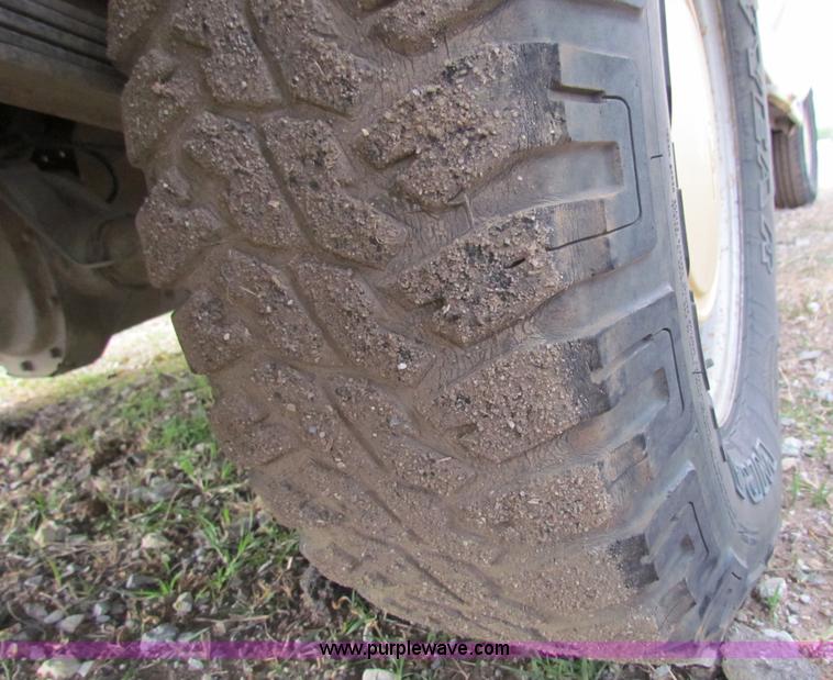 image for item E8135 1994 Ford F150 pickup truck