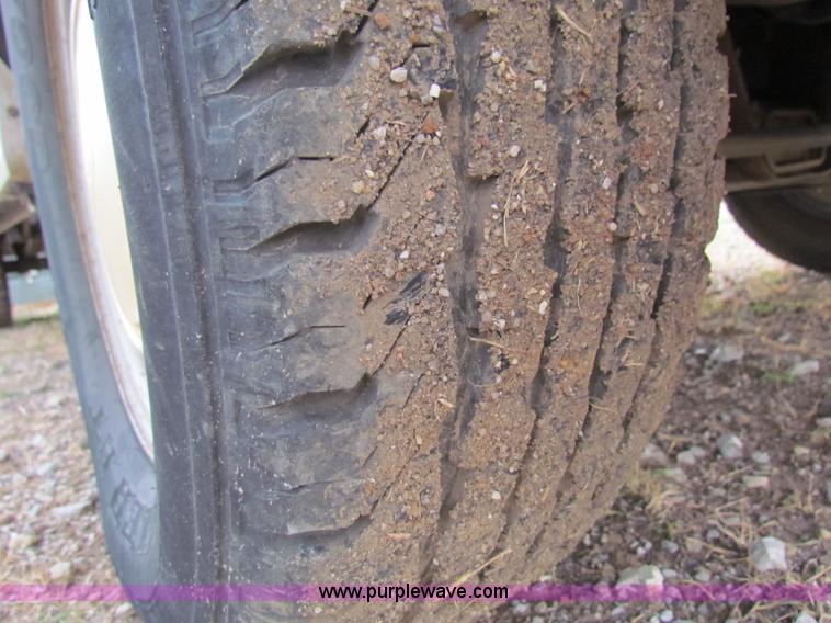 image for item E8135 1994 Ford F150 pickup truck