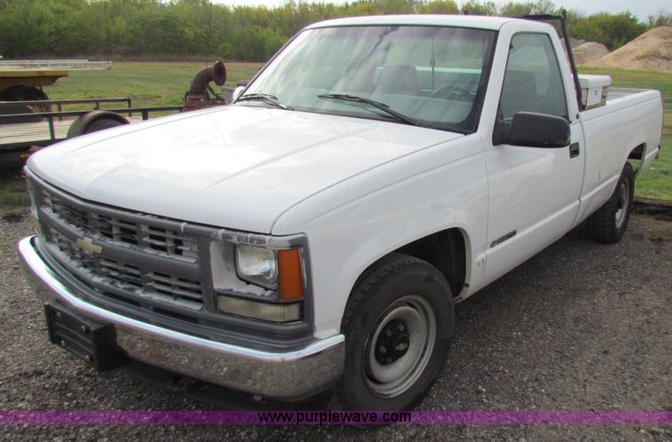 image for item E8137 1997 Chevrolet C2500 pickup truck