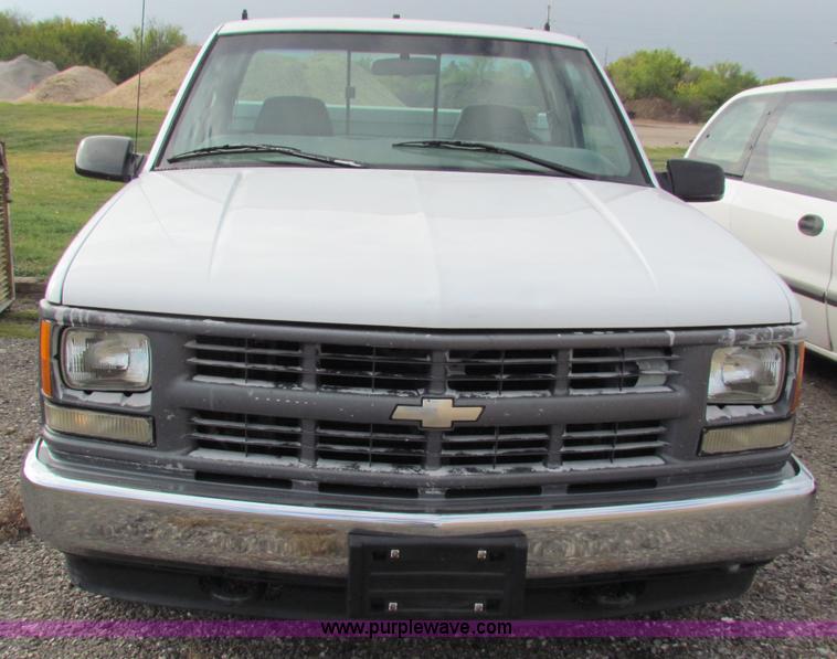 image for item E8137 1997 Chevrolet C2500 pickup truck