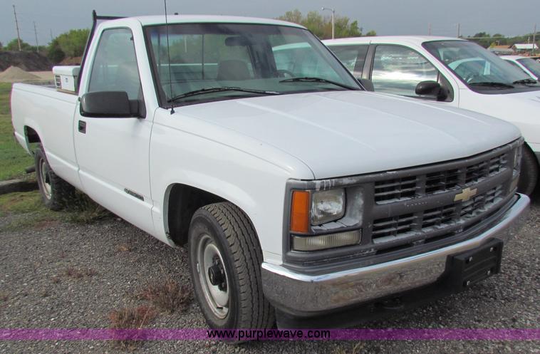 image for item E8137 1997 Chevrolet C2500 pickup truck
