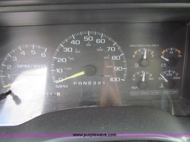 image for item E8137 1997 Chevrolet C2500 pickup truck