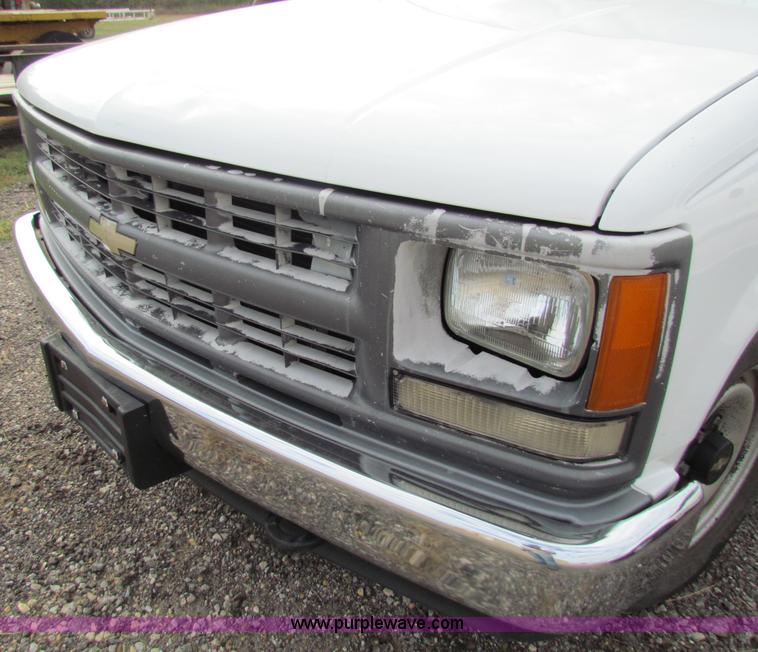 image for item E8137 1997 Chevrolet C2500 pickup truck