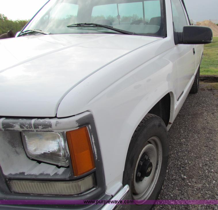 image for item E8137 1997 Chevrolet C2500 pickup truck