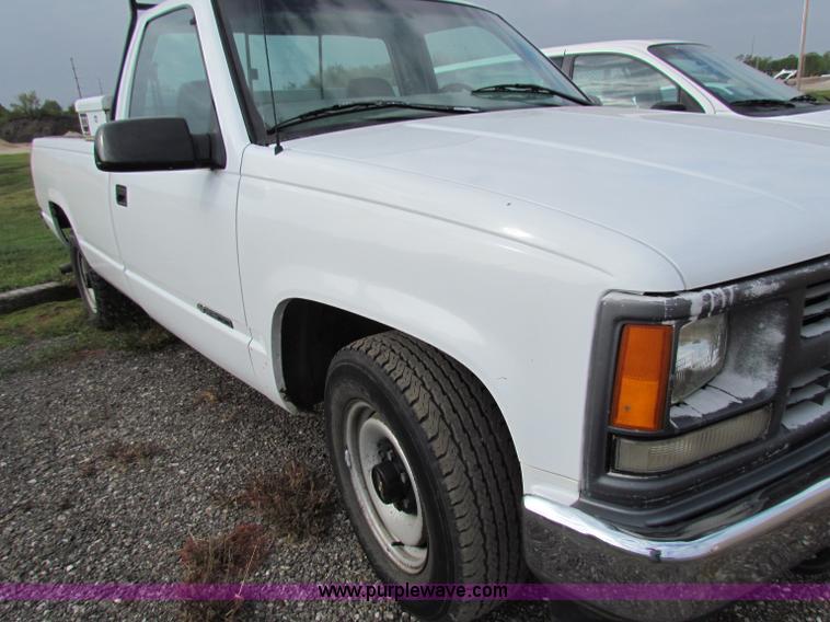 image for item E8137 1997 Chevrolet C2500 pickup truck