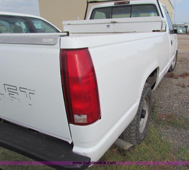 image for item E8137 1997 Chevrolet C2500 pickup truck