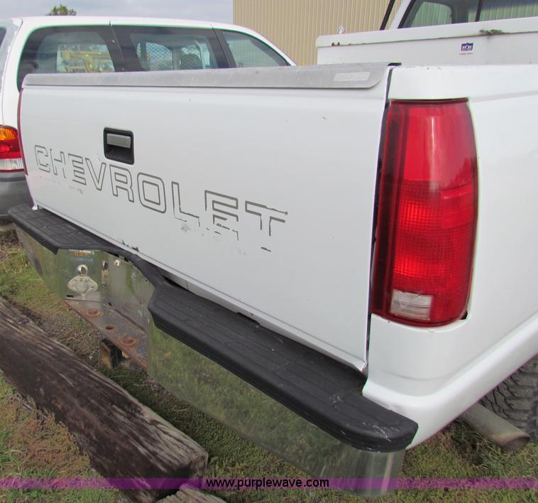 image for item E8137 1997 Chevrolet C2500 pickup truck