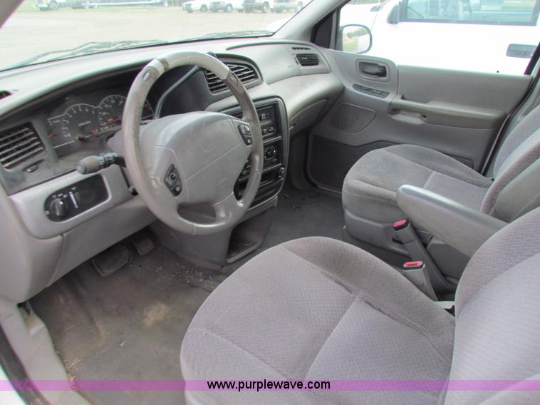 image for item E8138 1999 Ford Windstar minivan