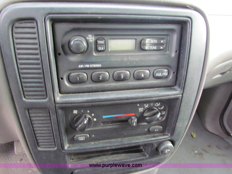 image for item E8138 1999 Ford Windstar minivan