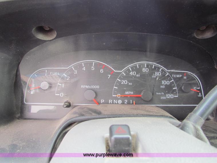 image for item E8138 1999 Ford Windstar minivan