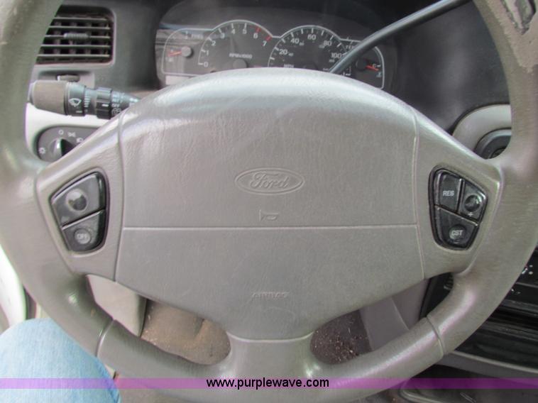 image for item E8138 1999 Ford Windstar minivan