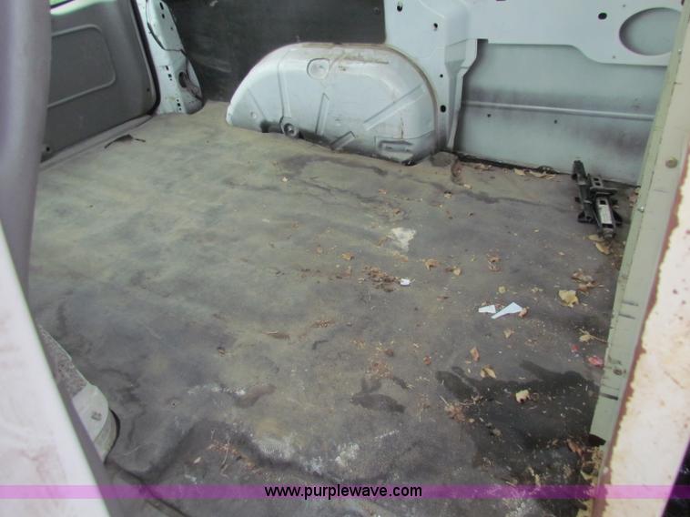 image for item E8138 1999 Ford Windstar minivan