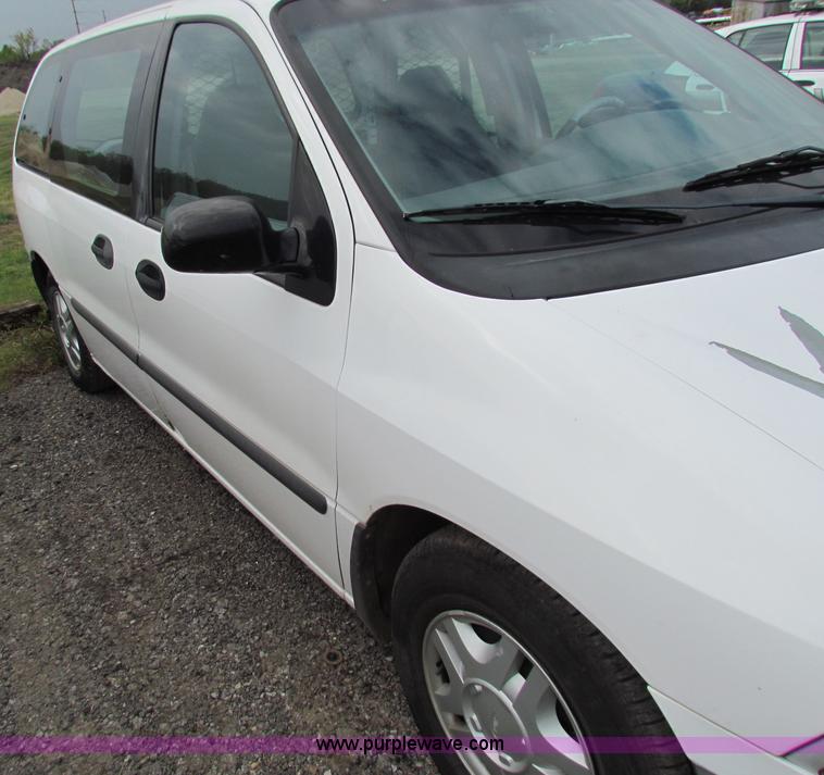 image for item E8138 1999 Ford Windstar minivan