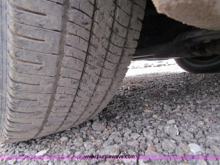 image for item E8138 1999 Ford Windstar minivan