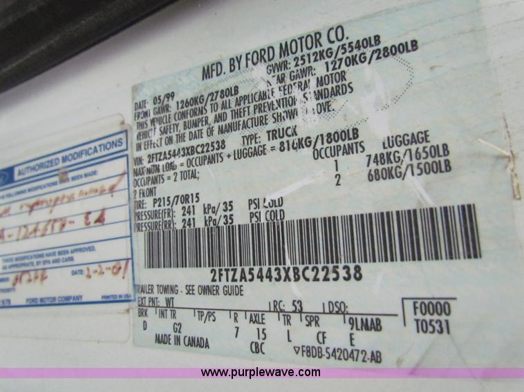 image for item E8138 1999 Ford Windstar minivan