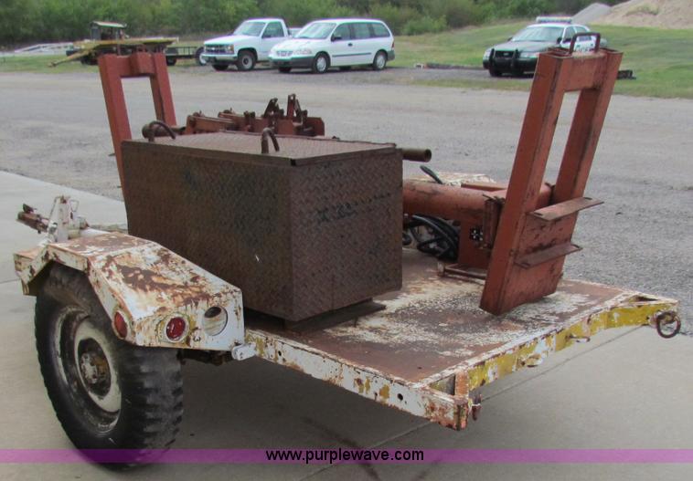 image for item E8139 Ditch Witch trailer mounted hydraulic pipe pushing jack