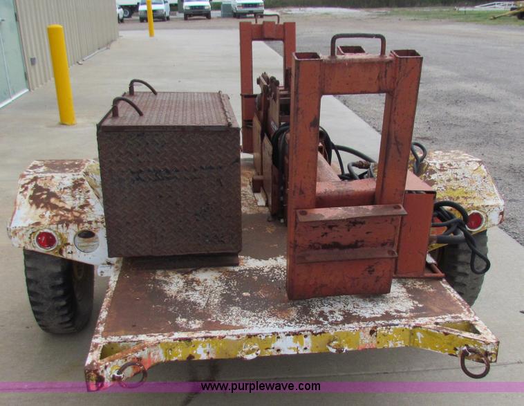 image for item E8139 Ditch Witch trailer mounted hydraulic pipe pushing jack