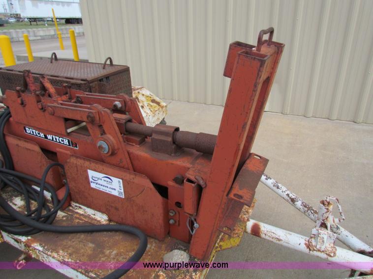 image for item E8139 Ditch Witch trailer mounted hydraulic pipe pushing jack