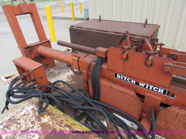 image for item E8139 Ditch Witch trailer mounted hydraulic pipe pushing jack
