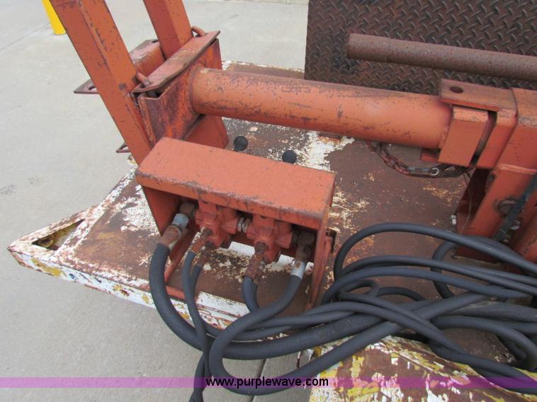 image for item E8139 Ditch Witch trailer mounted hydraulic pipe pushing jack