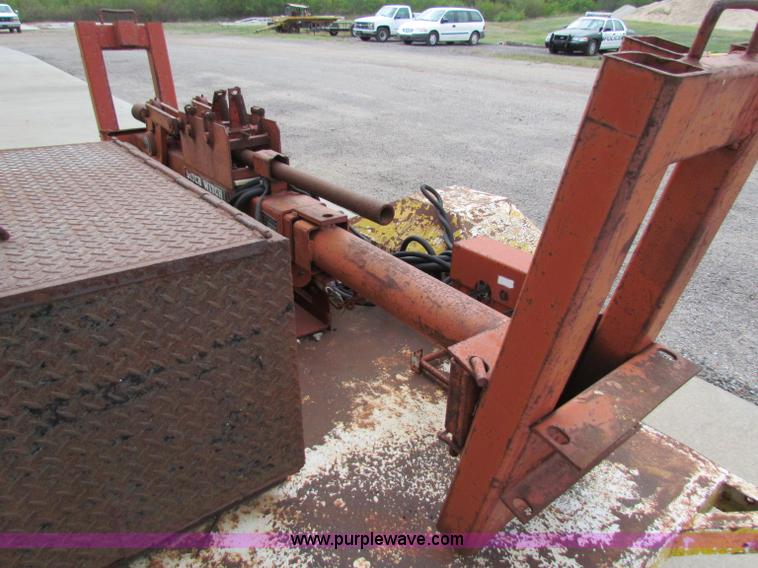 image for item E8139 Ditch Witch trailer mounted hydraulic pipe pushing jack