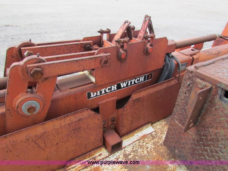image for item E8139 Ditch Witch trailer mounted hydraulic pipe pushing jack