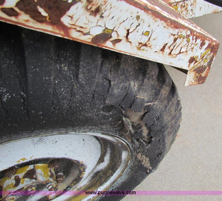 image for item E8139 Ditch Witch trailer mounted hydraulic pipe pushing jack