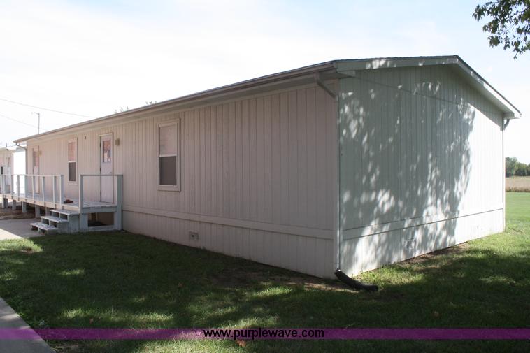 image for item F2528 Mobile classroom with step