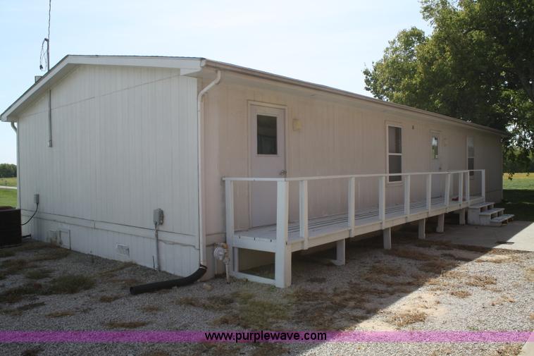 image for item F2528 Mobile classroom with step