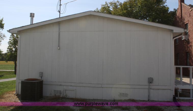 image for item F2528 Mobile classroom with step