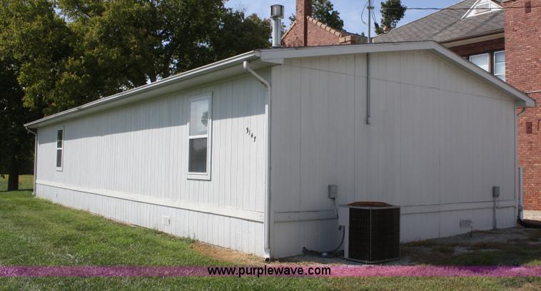 image for item F2528 Mobile classroom with step